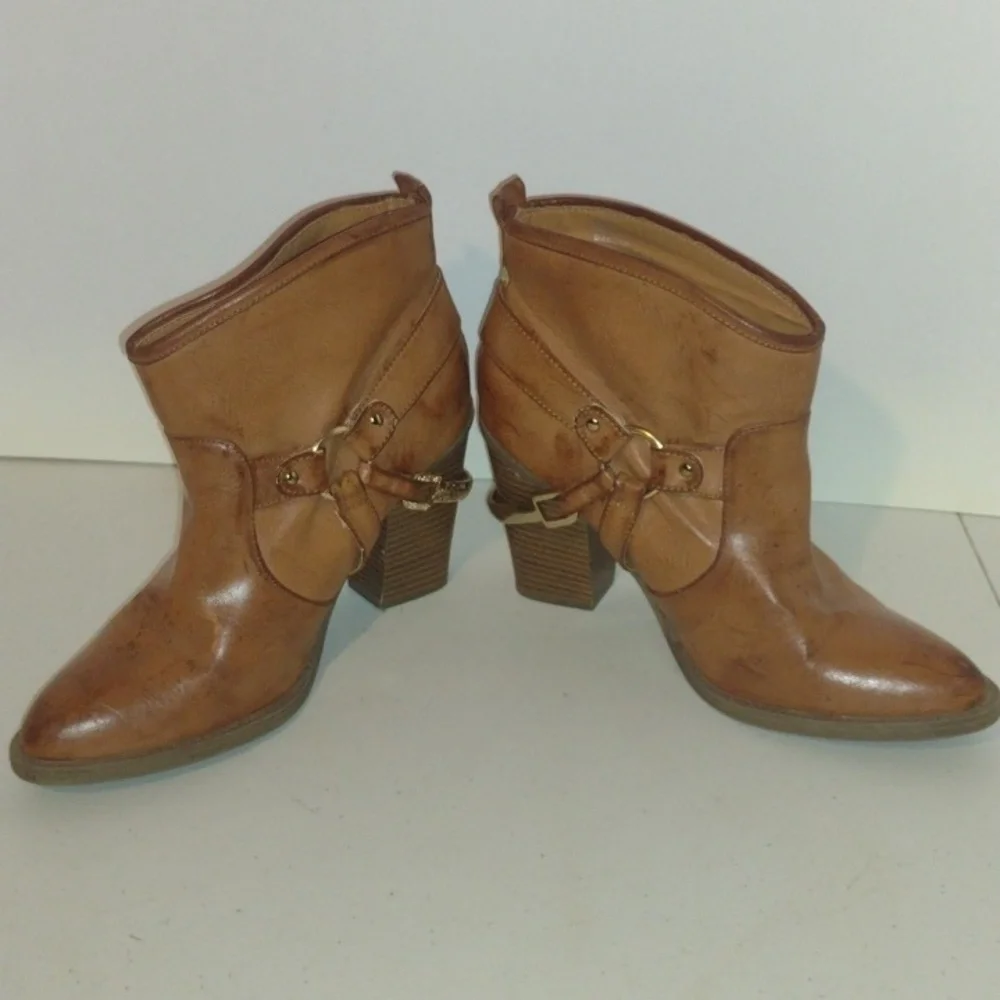 Quinn “Dakota” western moto ankle bootie size 8.5